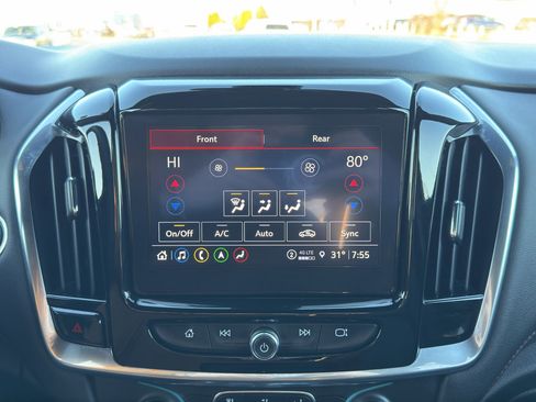 Used 2024 Chevrolet Traverse RS image 27