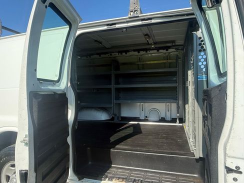 Used 2016 Chevrolet Express 2500 RWD image 5