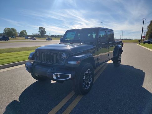 New 2025 Jeep Gladiator Sport w/ Premium Package image 3