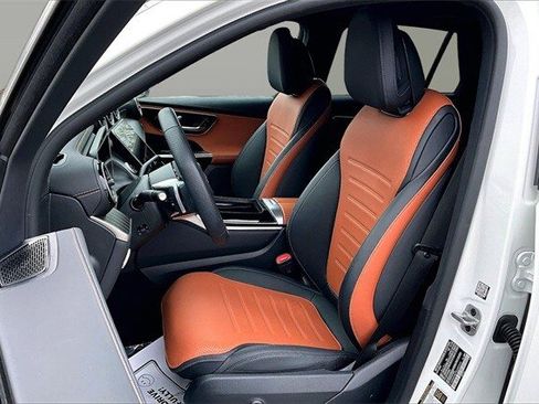 Certified 2025 Mercedes-Benz GLC 300 4MATIC image 24