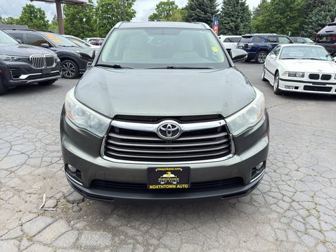 Used 2016 Toyota Highlander XLE AWD/4WD image 12