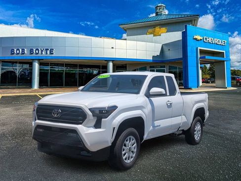 Used 2025 Toyota Tacoma SR5 RWD image 8
