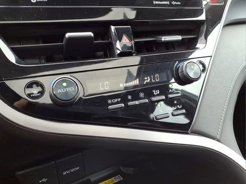Used 2022 Toyota Camry SE w/ Cold Weather Package FWD image 23