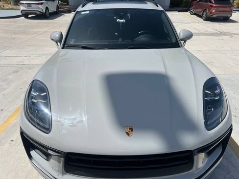 Used 2022 Porsche Macan AWD/4WD image 8