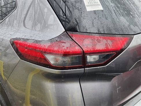 Used 2023 Nissan Rogue SL w/ SL Premium Package image 7