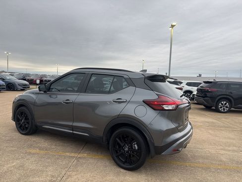 Used 2022 Nissan Kicks SR w/ Premium Package image 13