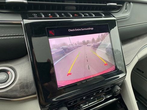 Used 2022 Jeep Grand Cherokee Overland AWD/4WD image 26