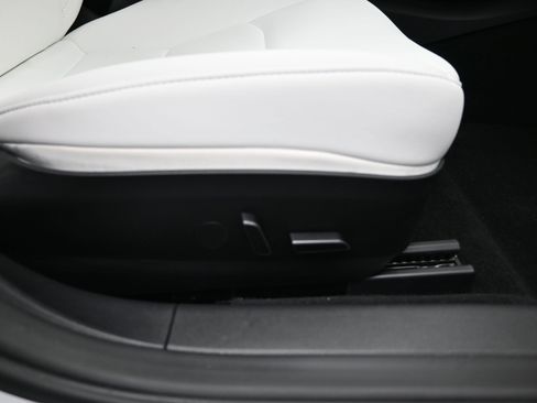 Used 2023 Tesla Model 3 Standard Range image 16