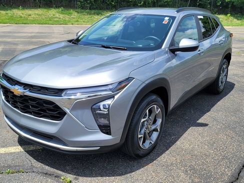 Used 2024 Chevrolet Trax LT w/ Driver Confidence Package FWD image 5