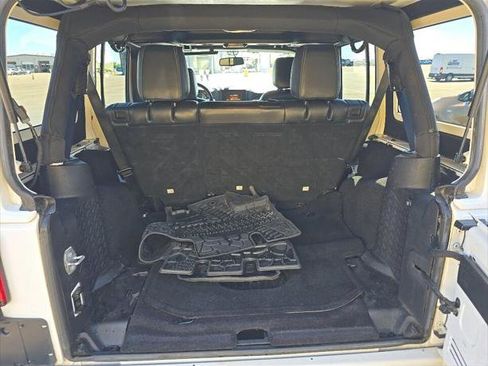 Used 2016 Jeep Wrangler Unlimited Rubicon AWD/4WD image 22