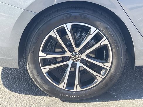 Certified 2025 Volkswagen Jetta Sport image 7