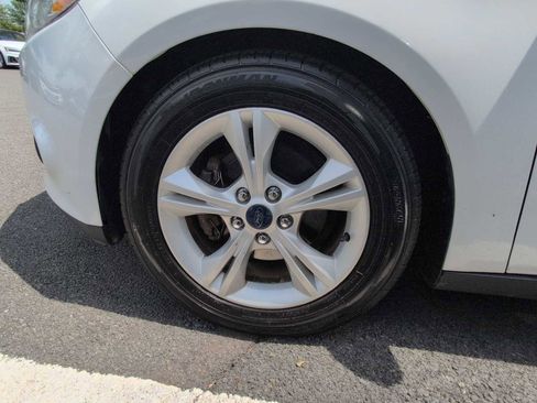 Used 2014 Ford Focus SE w/ SE Winter Package FWD image 14