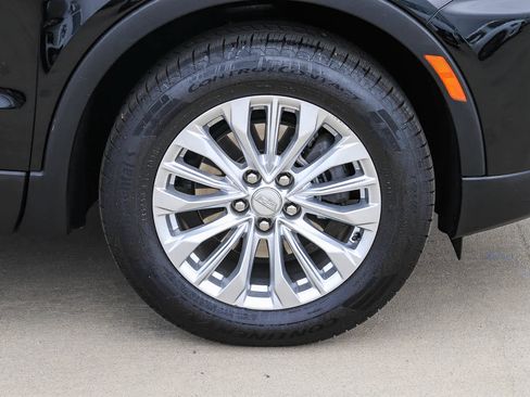 Used 2024 Cadillac XT4 Luxury w/ Cold Weather Package FWD image 9