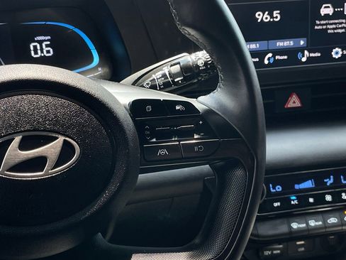 Used 2025 Hyundai Elantra Sport FWD image 12