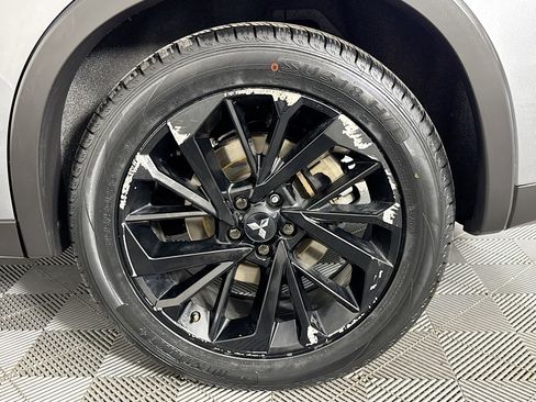 Used 2023 Mitsubishi Outlander SE image 36