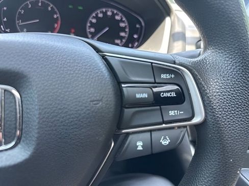 Used 2018 Honda Accord EX image 17