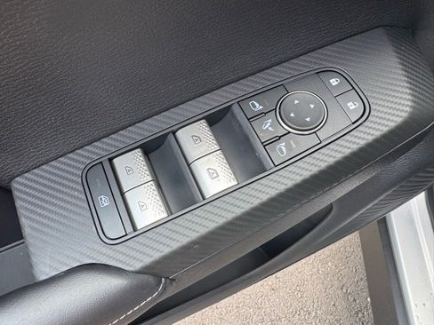 New 2025 Mitsubishi Outlander SE image 23