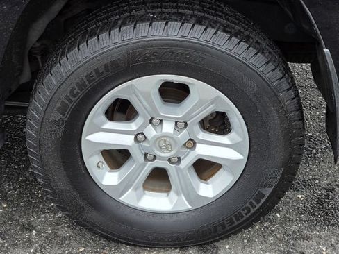 Used 2018 Toyota 4Runner SR5 AWD/4WD image 15