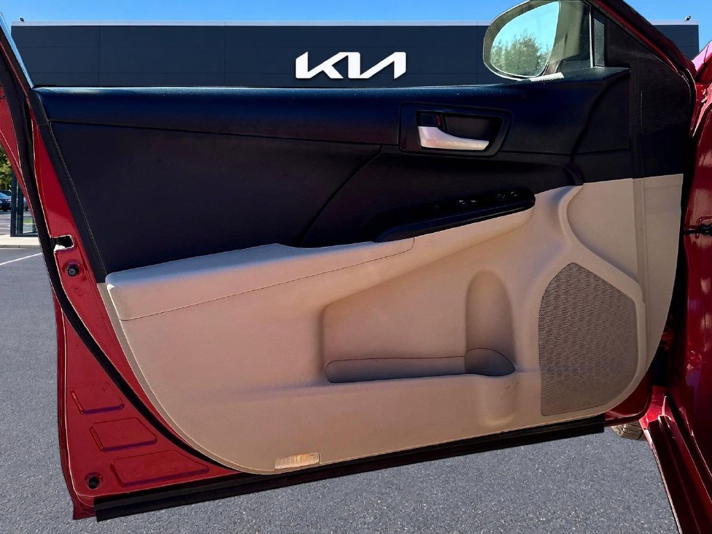 Used 2013 Toyota Camry LE FWD image 23