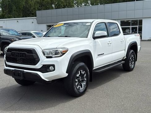 Certified 2021 Toyota Tacoma TRD Off-Road AWD/4WD image 3