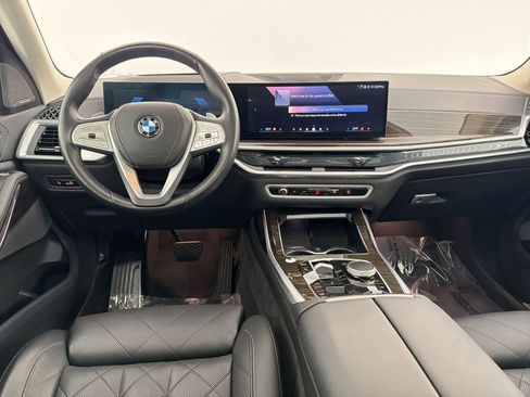 Used 2025 BMW X7 xDrive40i AWD/4WD image 4