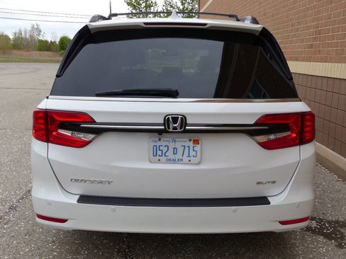 Used 2024 Honda Odyssey Elite image 9