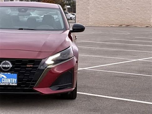 Used 2023 Nissan Altima 2.5 SR image 11