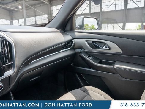 Used 2023 Chevrolet Traverse LT FWD image 16