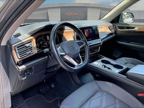 Used 2024 Volkswagen Atlas SE AWD/4WD image 13