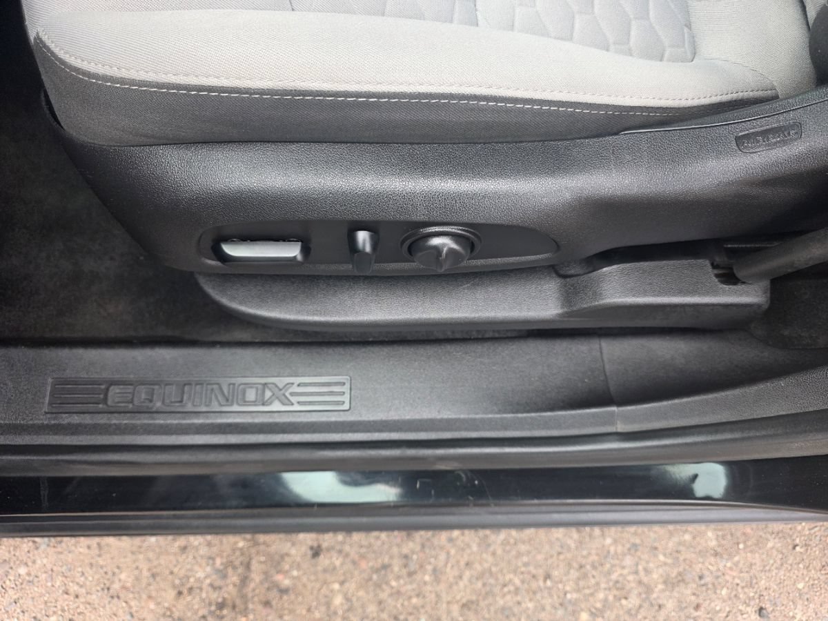Used 2018 Chevrolet Equinox LT FWD image 16