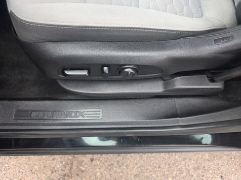 Used 2018 Chevrolet Equinox LT FWD image 16