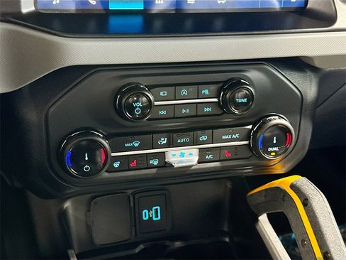 Used 2022 Ford Bronco Badlands image 21