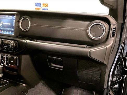 Used 2019 Jeep Wrangler Unlimited Sahara image 26