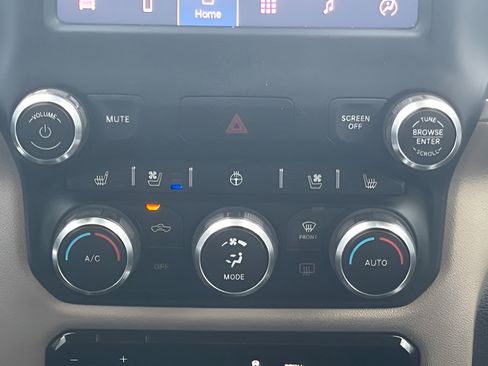 Used 2022 RAM 1500 Laramie AWD/4WD image 26