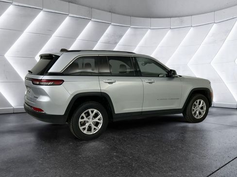 Used 2023 Jeep Grand Cherokee Limited AWD/4WD image 4