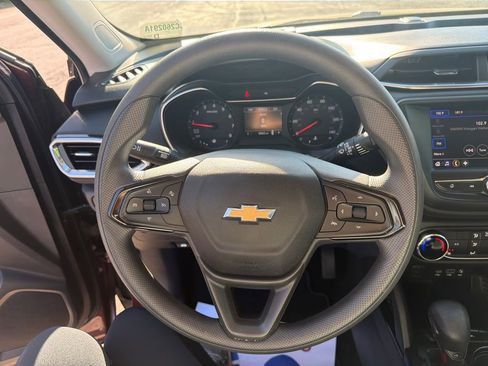 Used 2023 Chevrolet TrailBlazer LT FWD image 13