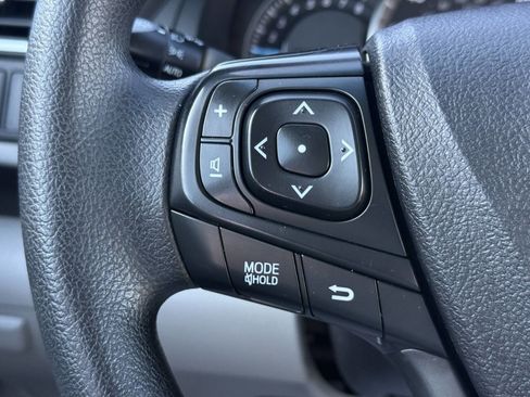 Used 2015 Toyota Camry LE image 17