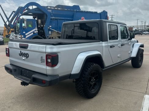Used 2024 Jeep Gladiator Sport AWD/4WD image 12