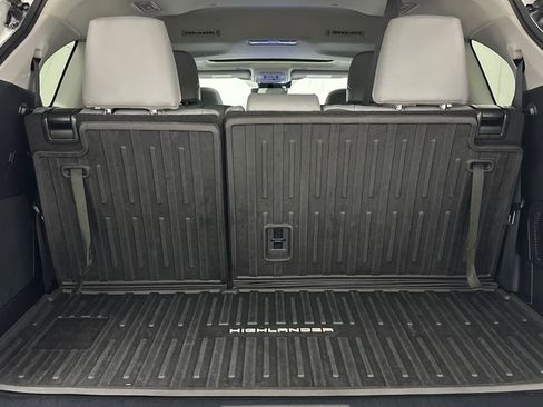 Used 2023 Toyota Highlander Bronze Edition image 13