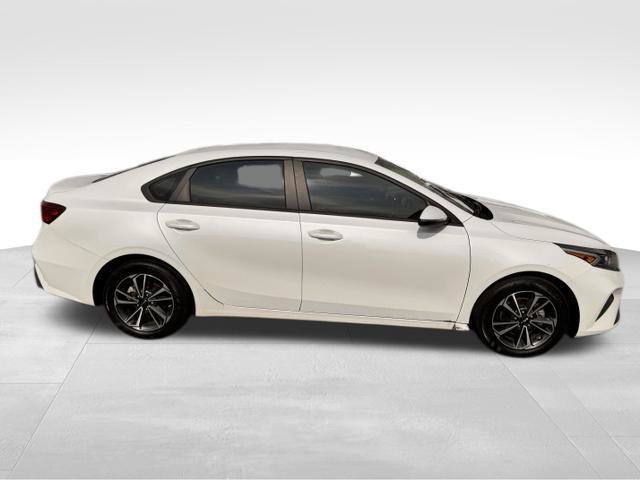 Used 2024 Kia Forte LXS w/ LXS Technology Package FWD image 6