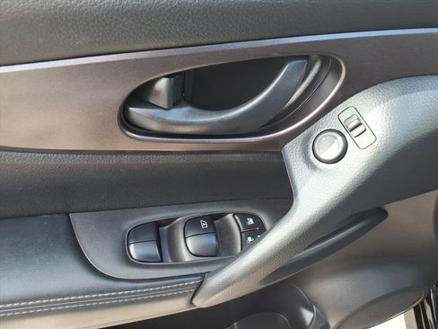 Used 2022 Nissan Rogue Sport S image 13