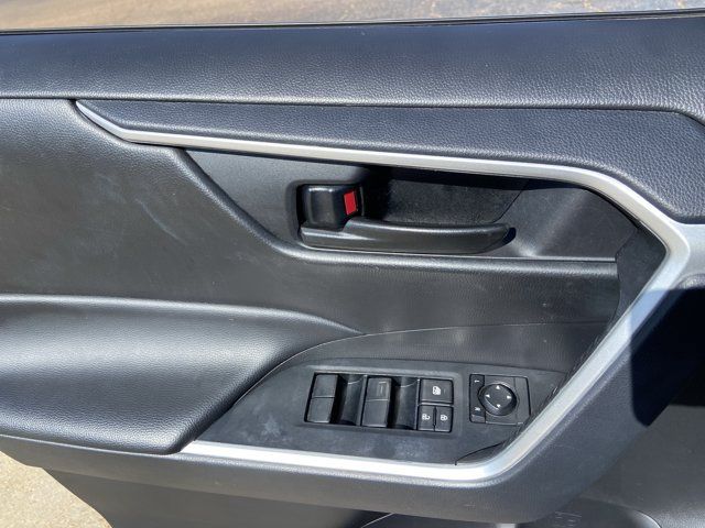Used 2025 Toyota RAV4 LE AWD/4WD image 39
