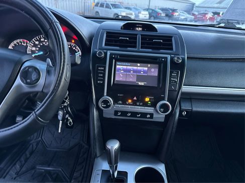 Used 2014 Toyota Camry SE image 15