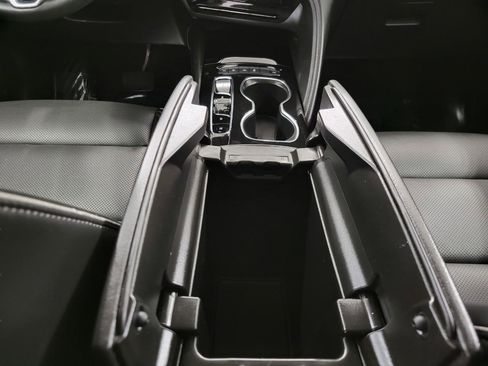 Used 2023 Buick Envision Essence image 17