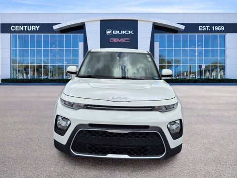 Used 2022 Kia Soul LX w/ Technology Package FWD image 2