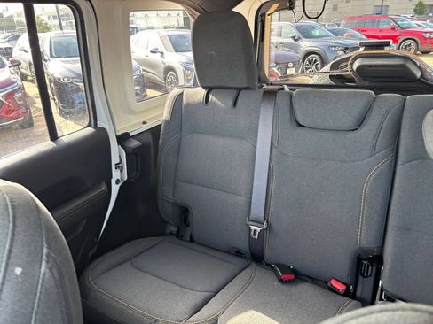 Used 2025 Jeep Wrangler Unlimited Sahara AWD/4WD image 38