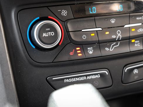 Used 2019 Ford Escape SE image 22