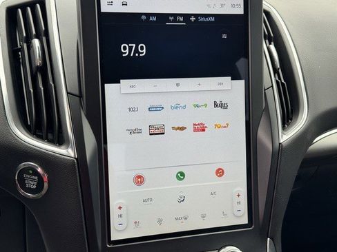 Used 2024 Ford Edge Titanium image 19