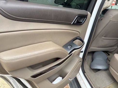 Used 2017 GMC Yukon SLE w/ SLE Value Package image 19