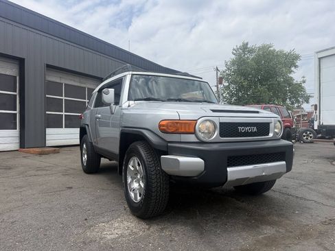 Used 2007 Toyota FJ Cruiser 4WD w/ Upgrade Pkg 2 image 3
